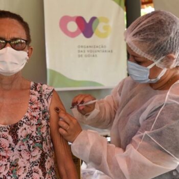 Em Goiás, vacinação contra Covid-19 vai alcançar todos os idosos que vivem em abrigos