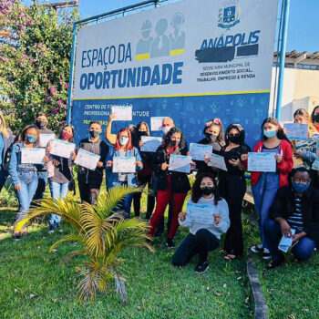 Prefeitura de Anápolis encerra cursos de qualificação com entrega de certificados