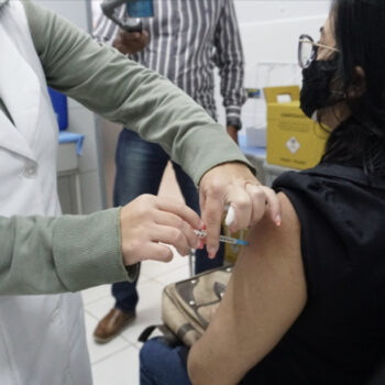 Goiânia já tem mais de 50% da população adulta com o esquema vacinal completo
