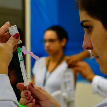 São Paulo atinge 100% da população adulta vacinada com primeira dose