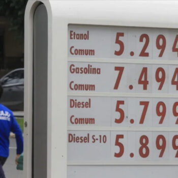 Assalto ao consumidor: gasolina chega a R$ 7,49 e е diesel já custa até R$ 6,09 em Goiânia