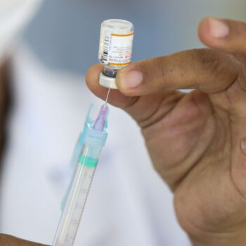 Covid: Saúde começa a distribuir 2ª remessa de vacinas para crianças