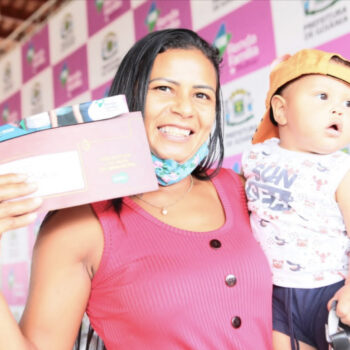 Prefeitura de Goiânia entrega 443 cartões do Renda Família + Mulher, na Região Oeste 