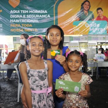 Governo de Goiás entrega 800 cartões do Aluguel Social para famílias de Anápolis 