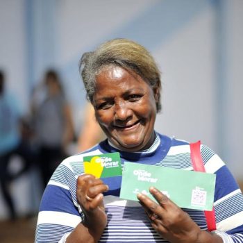 Governo de Goiás entrega 500 cartões do Aluguel Social em Novo Gama 