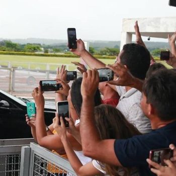 Após alta de combustíveis, Bolsonaro admite que não governa o Brasil: 'eu não decido nada' 