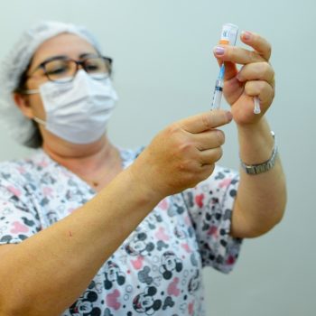Vacinação contra covid-19 e Influenza em Goiânia acontece em dois postos fixos e um móvel, neste fim de semana (09 e 10/04) 