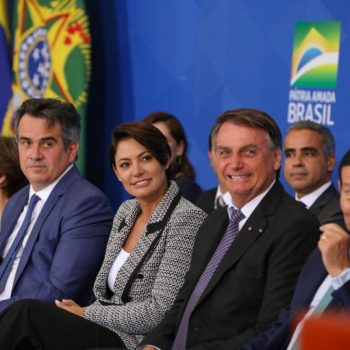 Bolsonaro participa da cerimônia de posse e despedida de nove ministros 