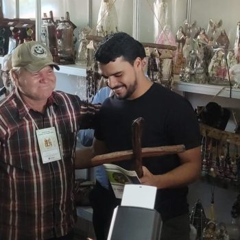 Prefeitura inaugura stand para 44 artesãos de Trindade e Santa Maria venderem seus produtos durante a Romaria 