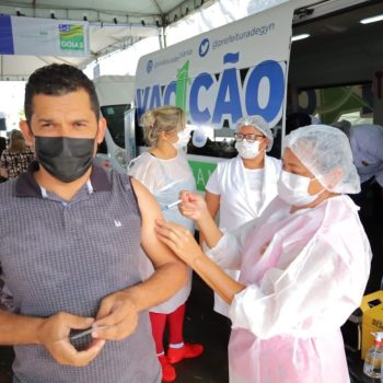 Van da VacinAção da Prefeitura de Goiânia alcança 100 mil doses de vacinas aplicadas contra Covid-19 e Influenza, neste sábado (11/06) 
