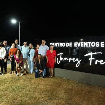 Marden Júnior entrega primeira etapa da Praça Juarez Freire, que dá acesso ao Centro de Eventos e Feiras, no Setor Cristina, em Trindade 