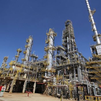Petrobras reduz preço da gasolina em R$ 0,20 por litro nas refinarias 