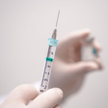 Vacina contra gripe está disponível para população em geral a partir dos seis meses de idade 